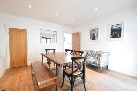 3 bedroom semi-detached house to rent, New Road, WEYBRIDGE, KT13