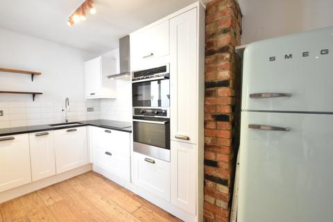 3 bedroom semi-detached house to rent, New Road, WEYBRIDGE, KT13
