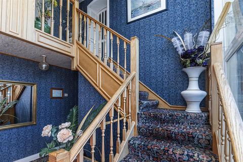 4 bedroom detached house for sale, Butternab Road, Beaumont Park, Huddersfield