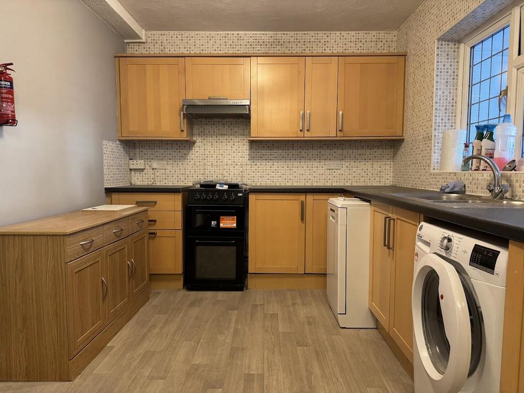 Kitchen 3.jpg