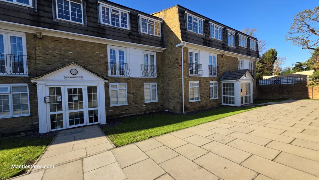 2 bed flat for sale Crofton Way, Enfield EN2
