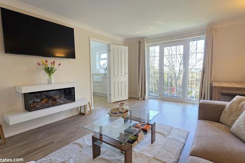 2 bedroom flat for sale, Amesbury Court, 11 Crofton Way, Enfield EN2