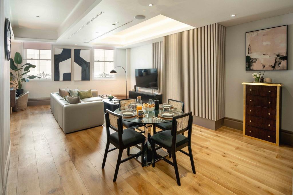 Bright, contemporary open-plan living and dinin...