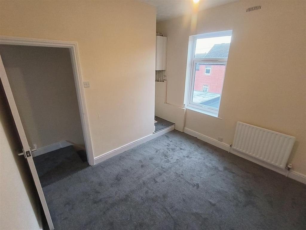 Bedroom 1 2.jpg