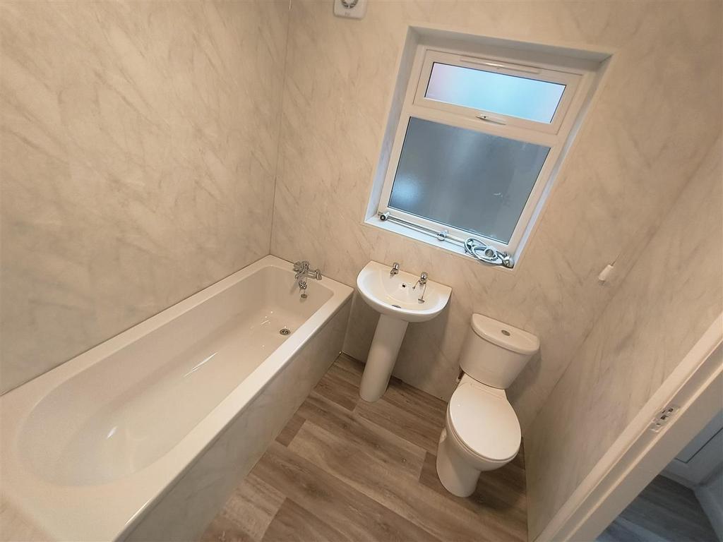 Bathroom 2.jpg