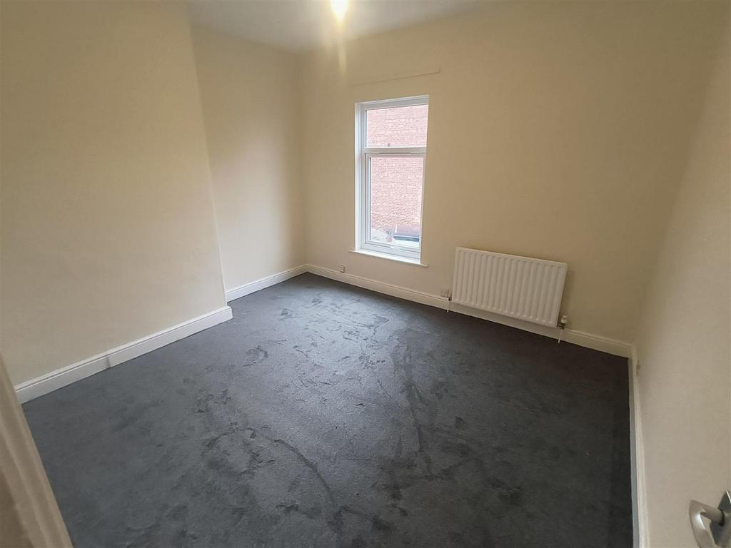 Bedroom 1.jpg