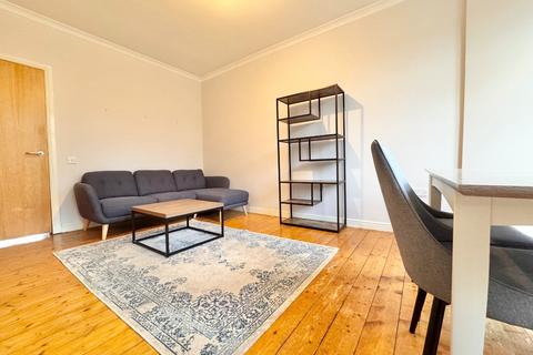 2 bedroom flat to rent, Benview Street, Glasgow G20