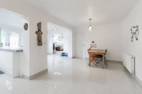 5 bedroom detached house for sale, Rosebay Close, Milton Keynes MK7