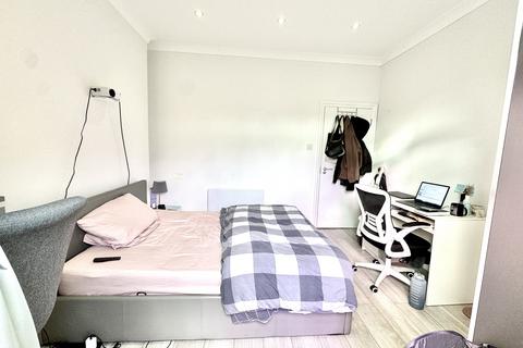 House share to rent, Talgarth Road, West Kensington, London  W14