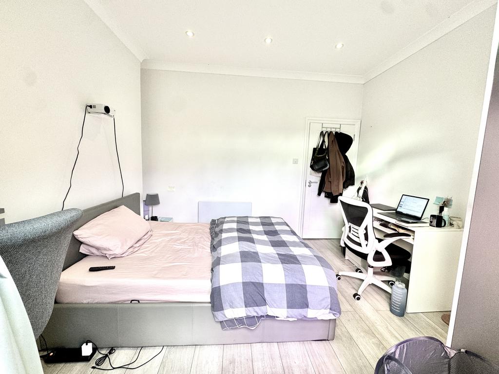 House in London - View 3