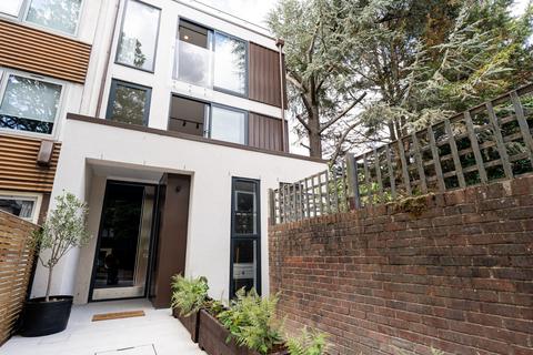 Claudia Place, London SW19