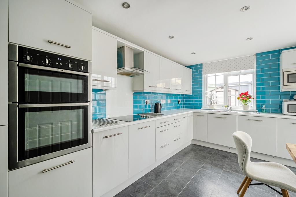 1385540-10-69285749dd6c6