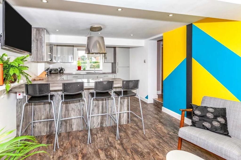 Kitchen pt2.jpg