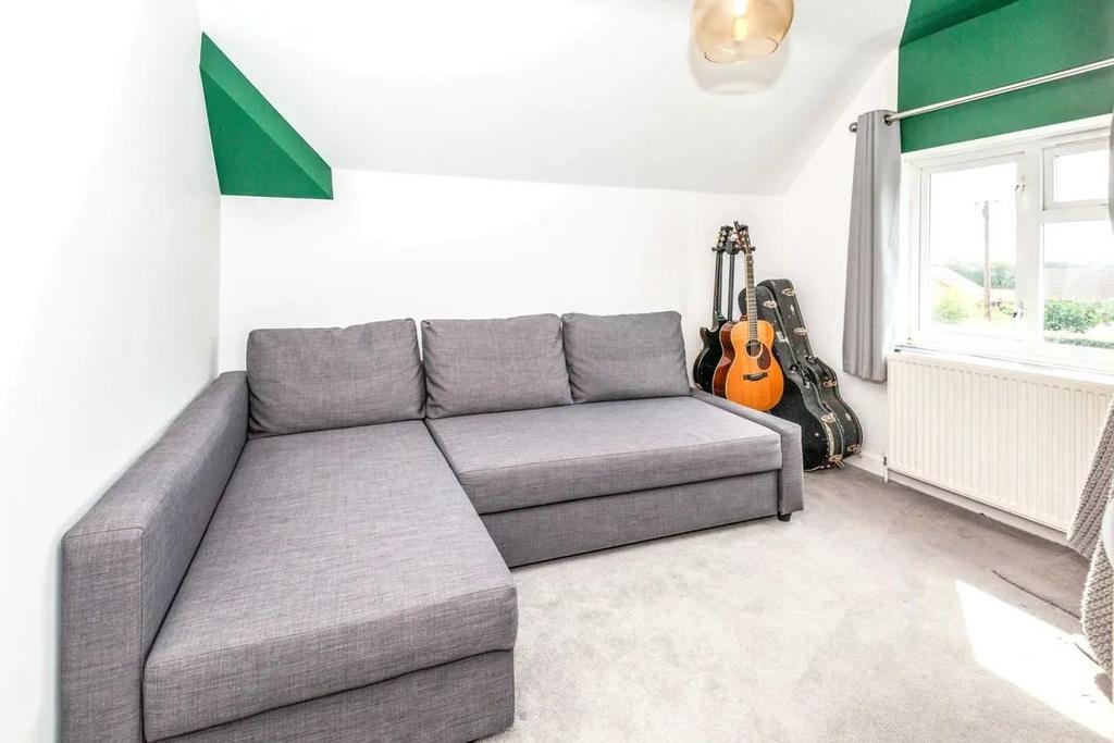 Living room 1.jpg