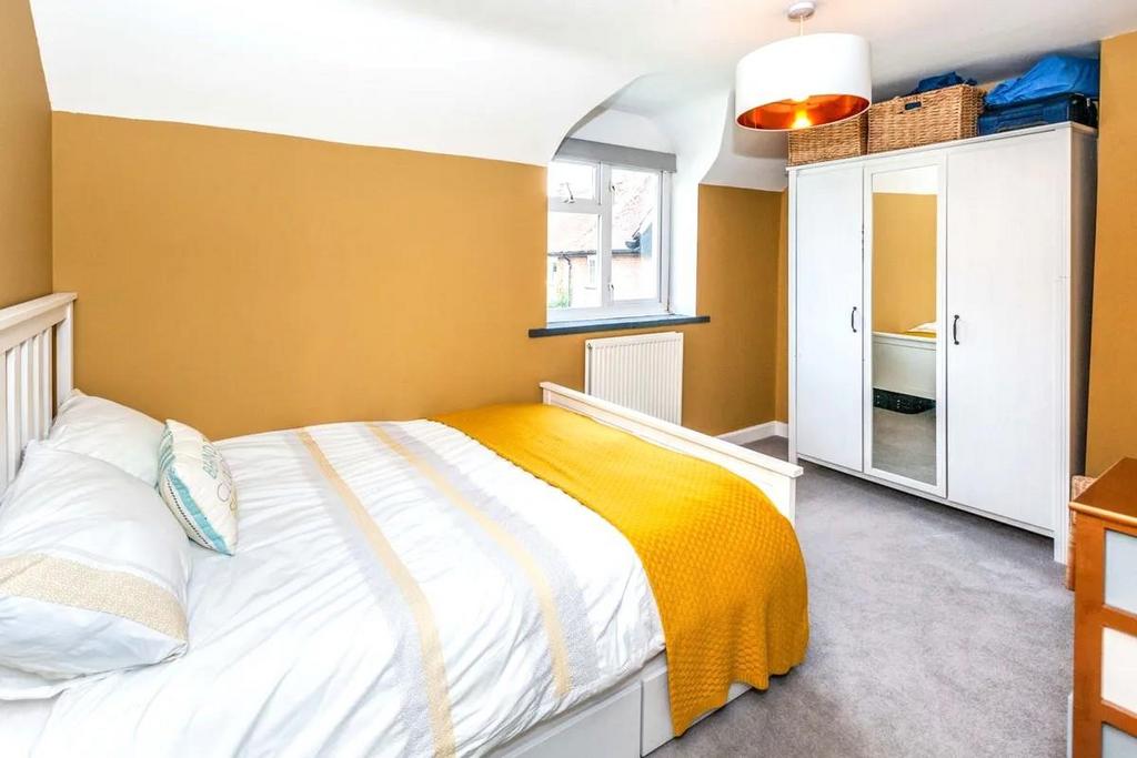 Bedroom 1.jpg