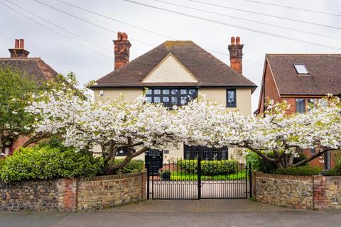 4 bedroom detached house for sale, Dumpton Park Drive, Ramsgate, Kent, CT11
