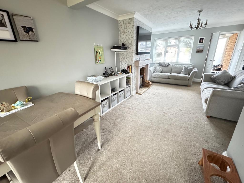Lounge/Dining Room