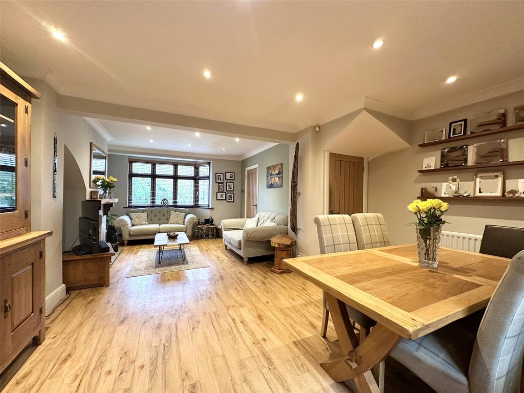 Lounge/Dining