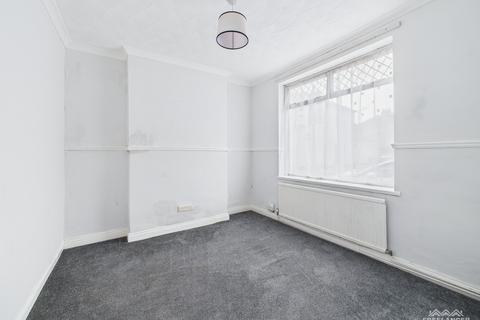 3 bedroom end of terrace house for sale, Halstead Street, Newport,