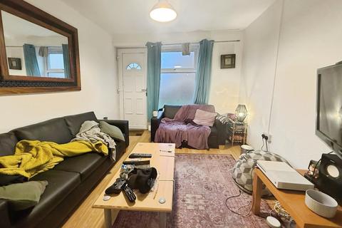 5 bedroom terraced house to rent, Selside Walk, Manchester, Greater Manchester, M14