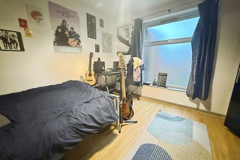 5 bedroom terraced house to rent, Selside Walk, Manchester, Greater Manchester, M14