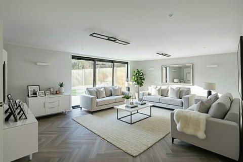 undefined, Kingfield Green, Woking, Surrey, GU22