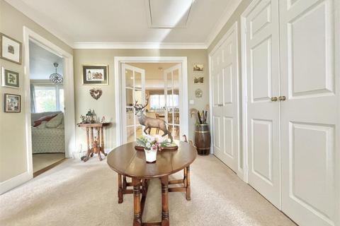 undefined, Alexander Way, Scole