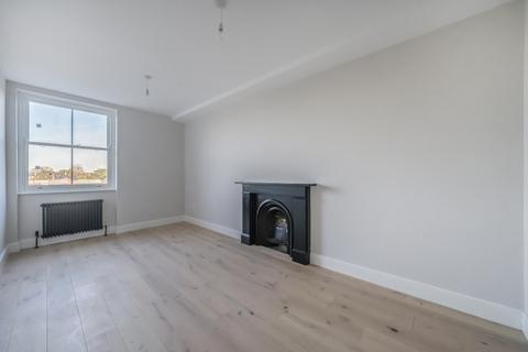 3 bedroom apartment to rent, St Andrews Square, Surbiton KT6