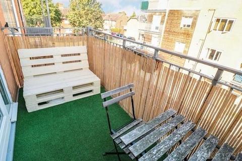 2 bedroom flat for sale, Academia Way, London