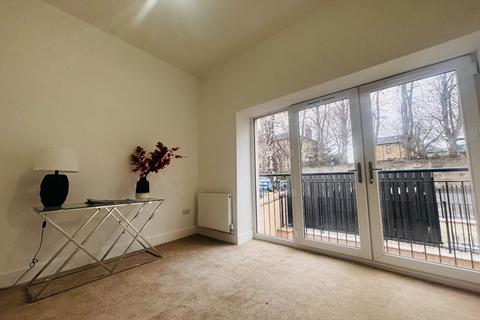 2 bedroom flat to rent, Queen Mary Avenue, Queens Park, Glasgow, G42