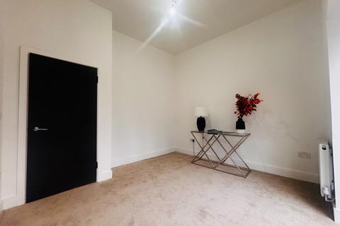 2 bedroom flat to rent, Queen Mary Avenue, Queens Park, Glasgow, G42