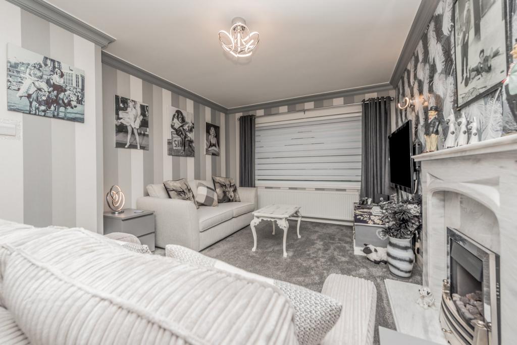 Sitting Room/Bed 4