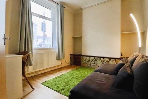 2 bedroom terraced house to rent, Robert Street, Cathays, Cardiff, CF24