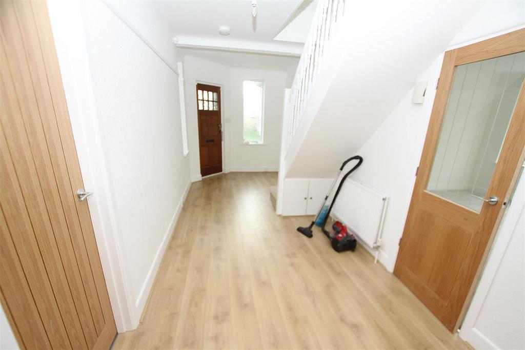 Hallway b.jpg