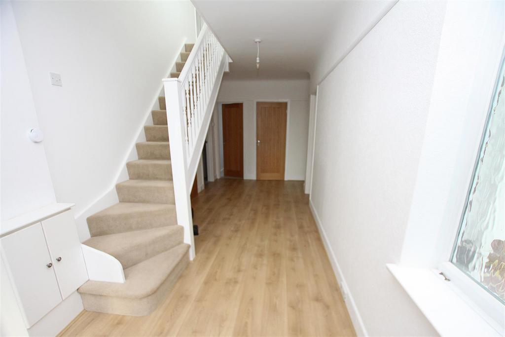 Hallway a.jpg