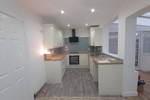 3 bedroom end of terrace house to rent, Beechwood Road, Duston, NN5 6JT