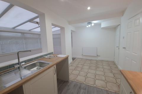 3 bedroom end of terrace house to rent, Beechwood Road, Duston, NN5 6JT