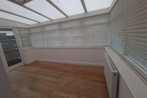3 bedroom end of terrace house to rent, Beechwood Road, Duston, NN5 6JT