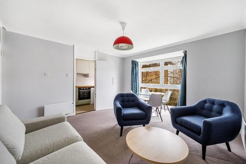 2 bedroom flat to rent, Harriers Close, Ealing