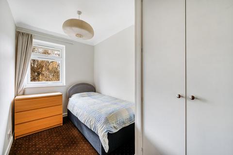 2 bedroom flat to rent, Harriers Close, Ealing