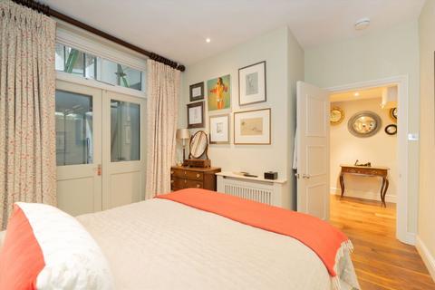 undefined, Winchester Street, London SW1V