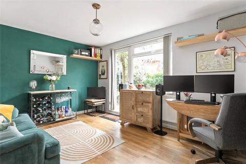 1 bedroom apartment for sale, Highbury Quadrant, London, N5