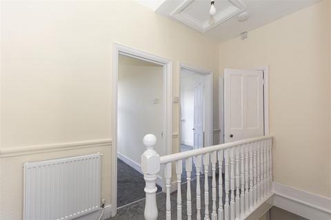 4 bedroom terraced house to rent, Gassiot Road, Tooting SW17
