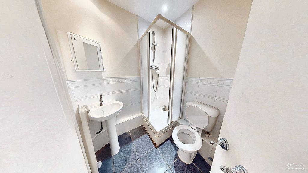 En-Suite Bathroom