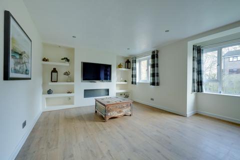 2 bedroom flat for sale, Kelsey Court, Burgess Hill, RH15