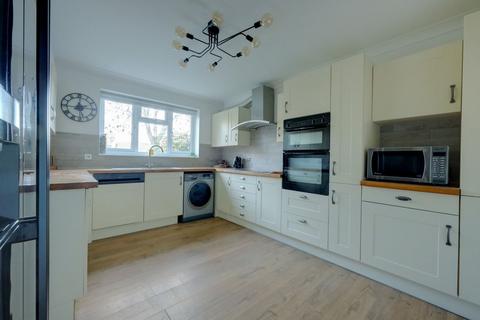 2 bedroom flat for sale, Kelsey Court, Burgess Hill, RH15