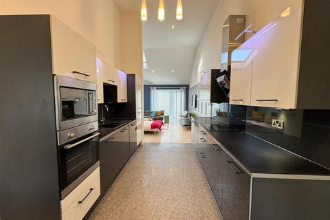 3 bedroom townhouse for sale, Acorn Court, Oughtibridge, S35