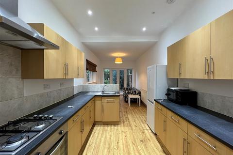 6 bedroom terraced house to rent, Montgomerie Road
