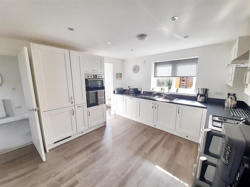 Kitchen / dining room