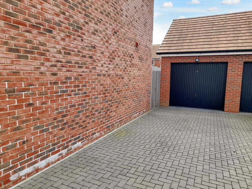 Garage new.jpg